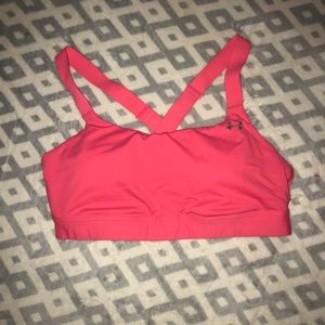 Under Armour Adjustable strap sports bra!